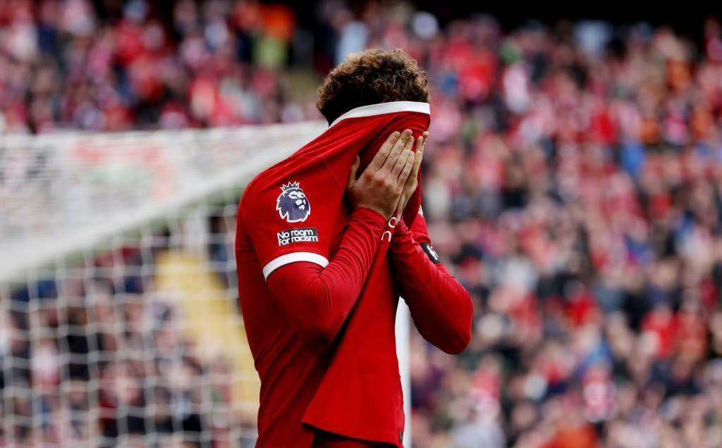 九游-Ning在曼联比赛中战术调整，爆冷引发热议！