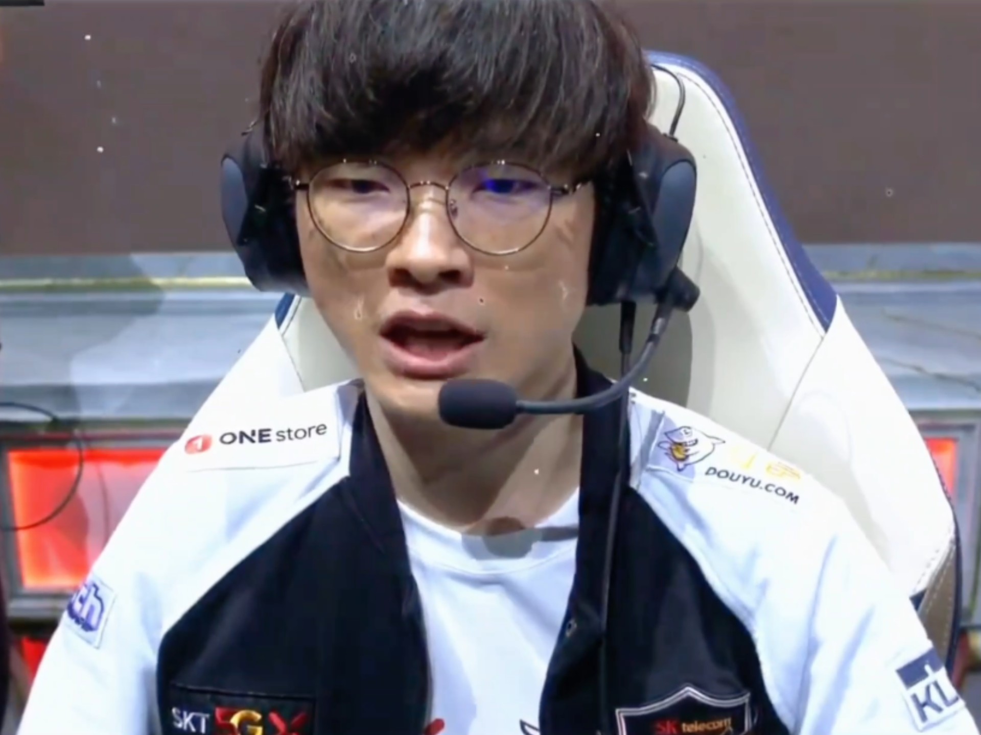 九游体育-包含Faker遭遇十持续失利，雄鹿教练压力巨大！赛场气氛高涨的词条