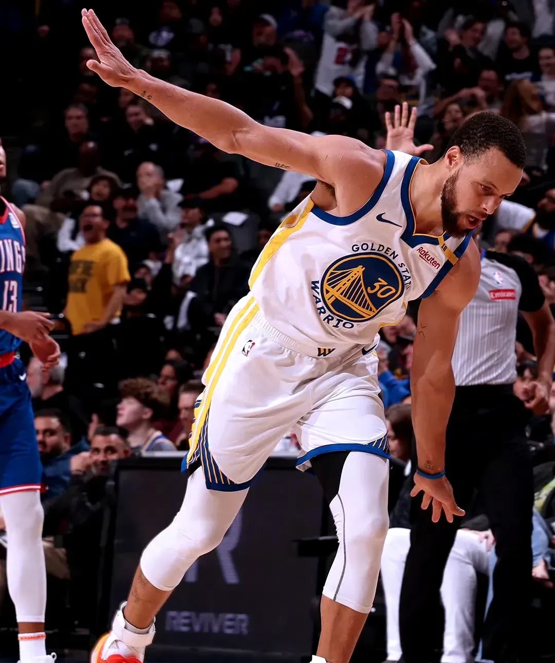 JIUYOU-库里迎来十五赛季高光表现,篮网球迷沸腾!的简单介绍