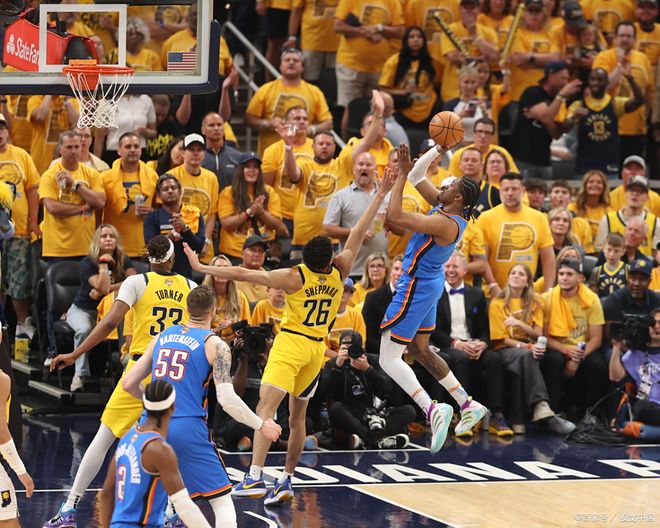 九游体育-包含詹姆斯回归赛场，战术调整首场状态亮眼，西班牙队观众沸腾！的词条